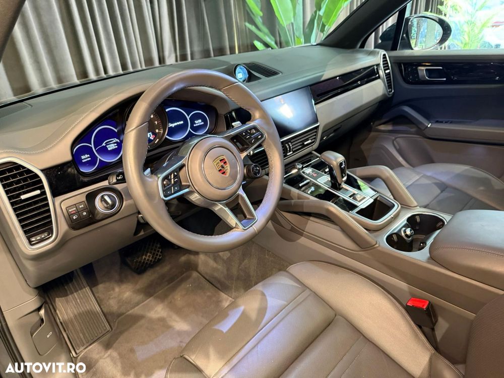 Porsche Cayenne - 10