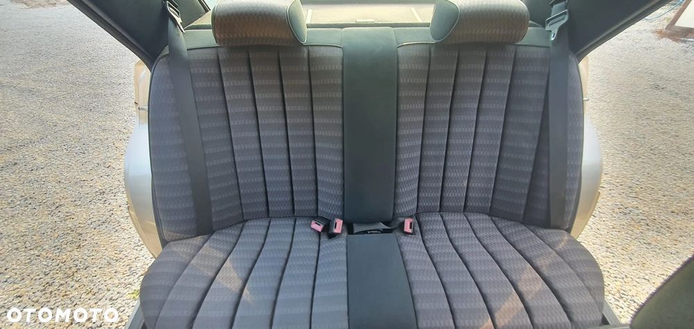 Mercedes-Benz W201 (190) - 11