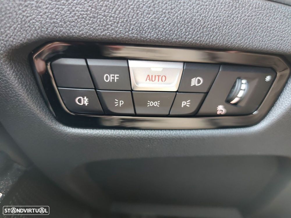 BMW 330 e Pack Desportivo M Pro Auto - 26