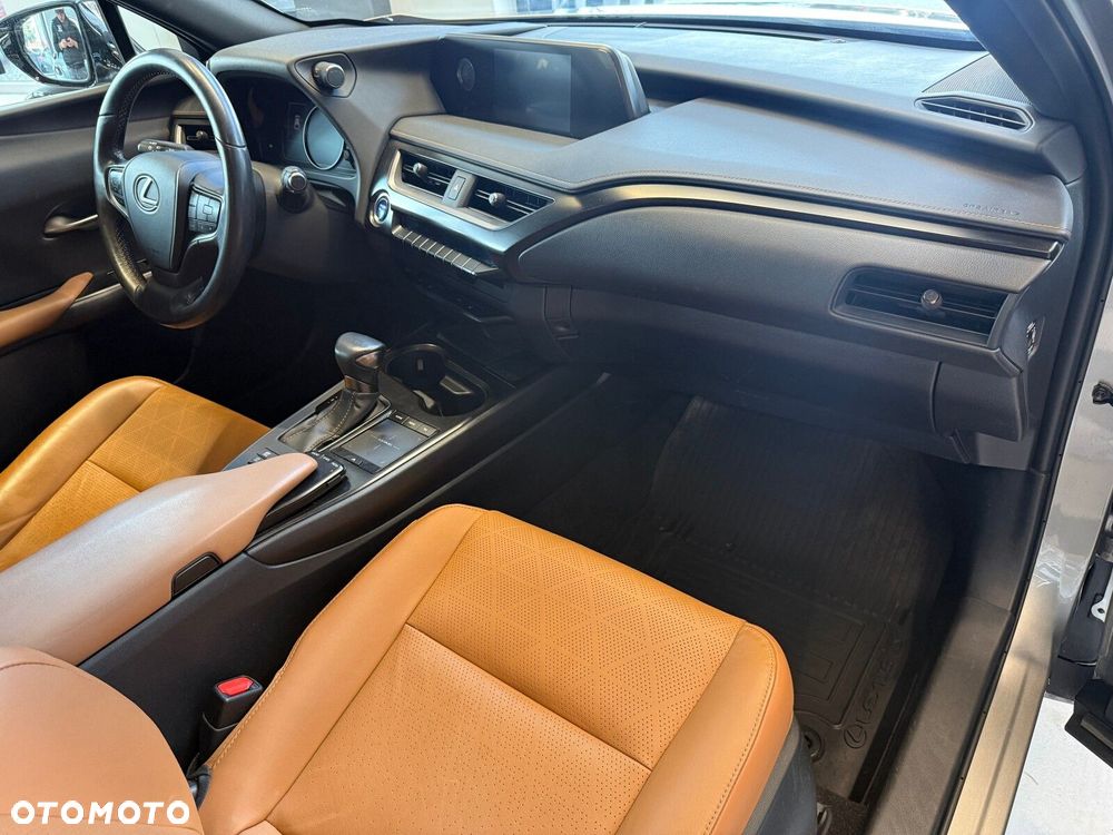 Lexus UX - 18