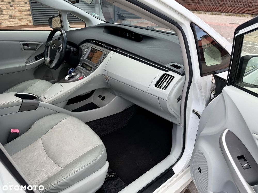 Toyota Prius 1.8 HSD Premium - 18