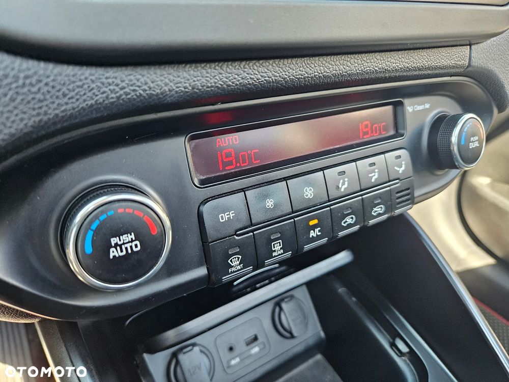 Kia Carens 1.7 CRDi M - 26