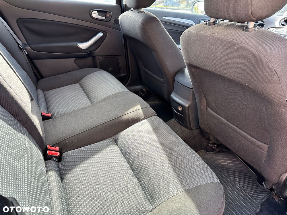 Ford Mondeo 2.0 Ghia - 6