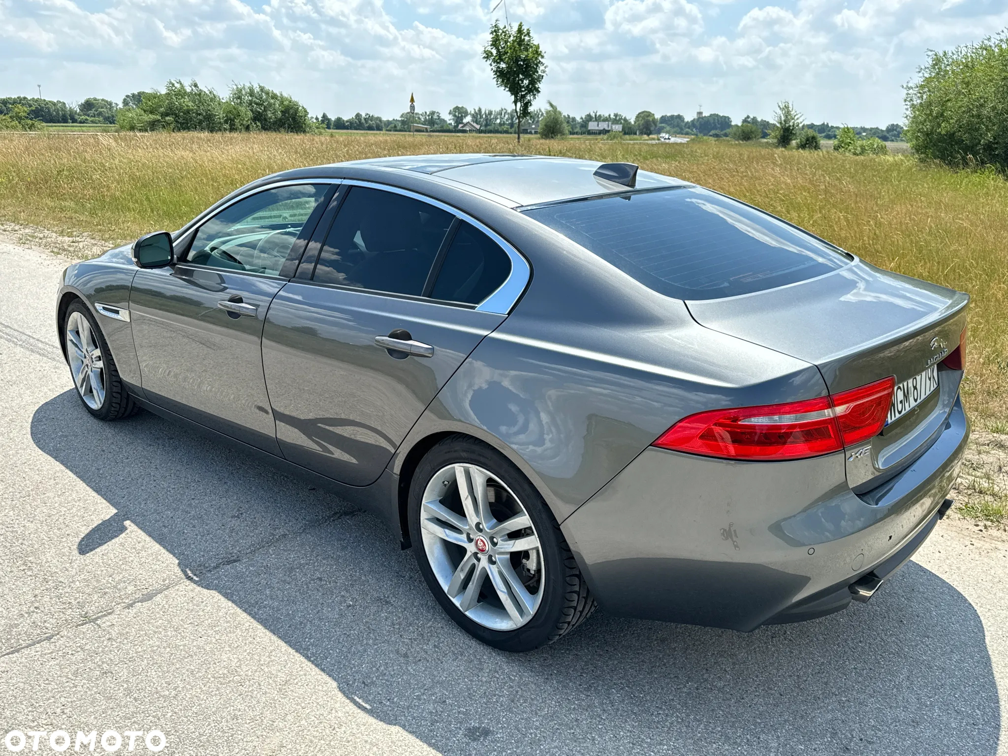 Jaguar XE S - 8