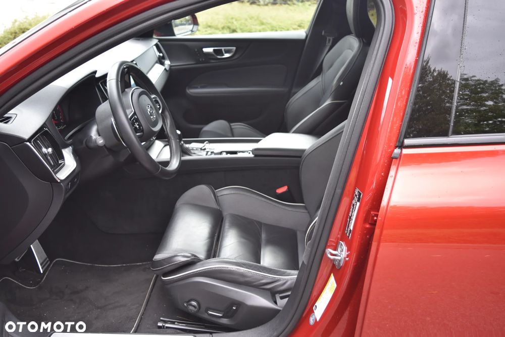 Volvo S60 T5 R-Design - 29