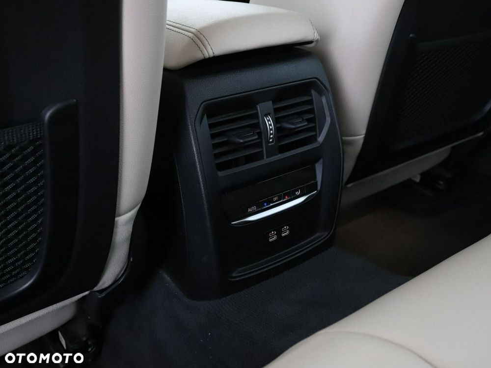 BMW Seria 3 320e PHEV M Sport - 40