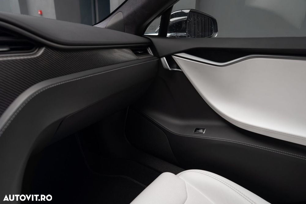 Tesla Model S - 19
