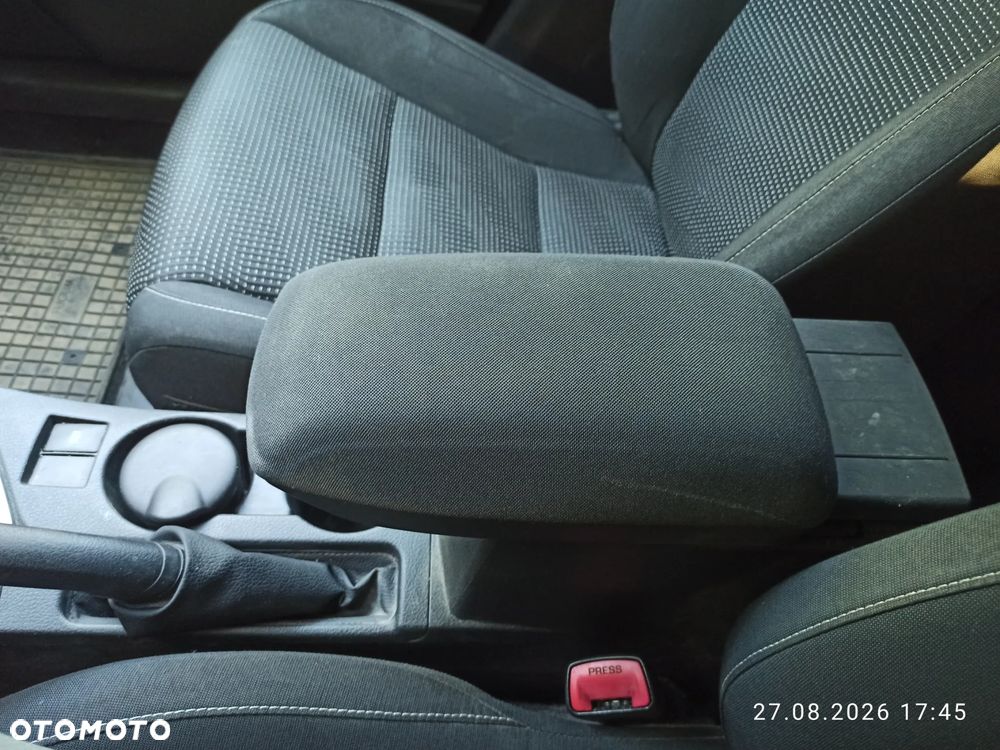 Toyota Auris 1.6 Premium MS - 20