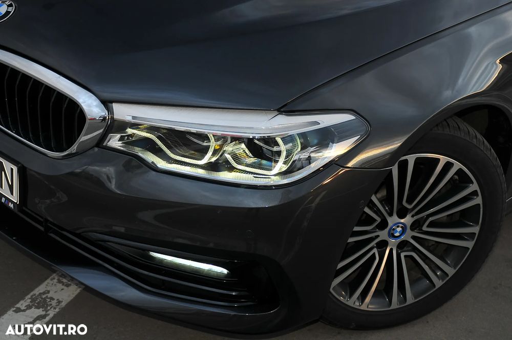 BMW Seria 5 530e xDrive AT PHEV - 33