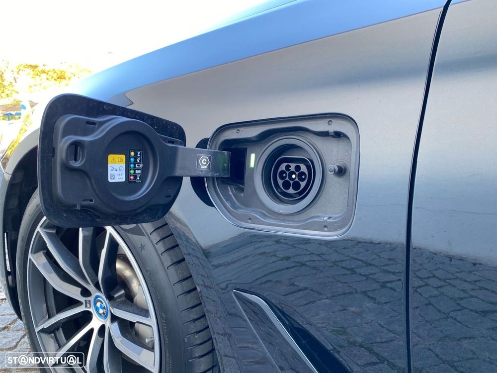 BMW 530 e Pack Desportivo M - 3