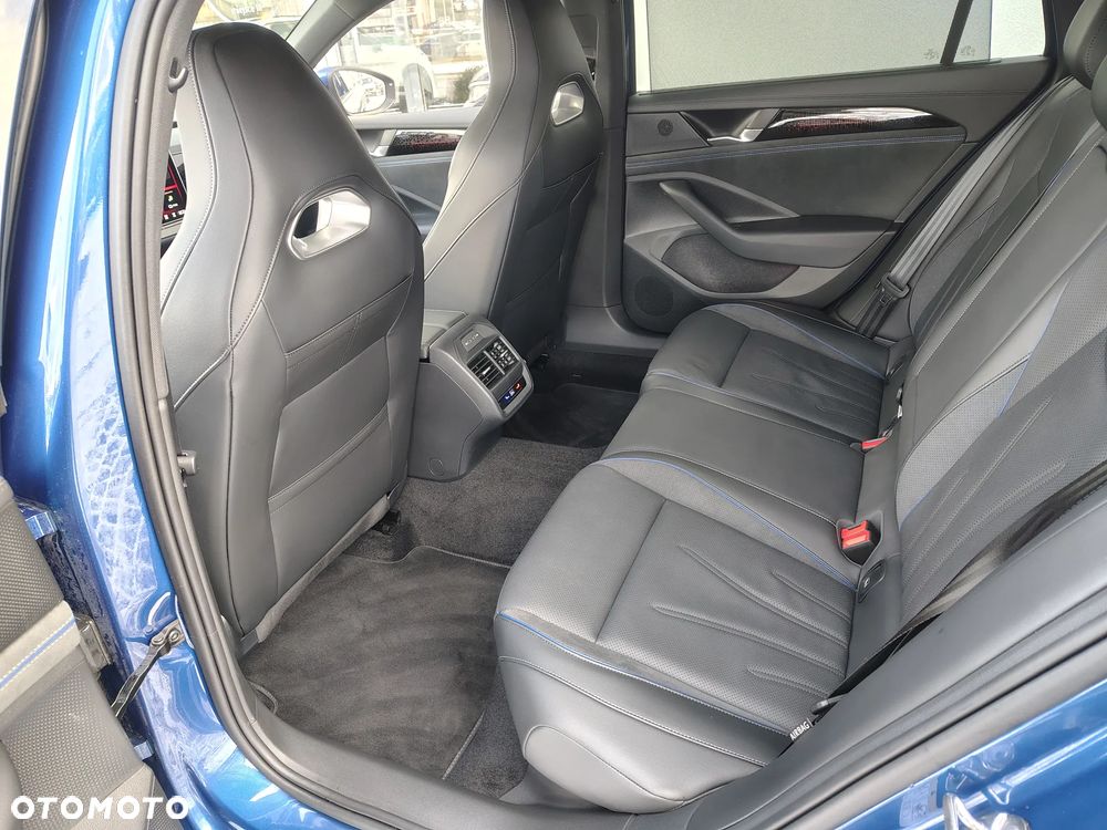 Volkswagen Passat - 16