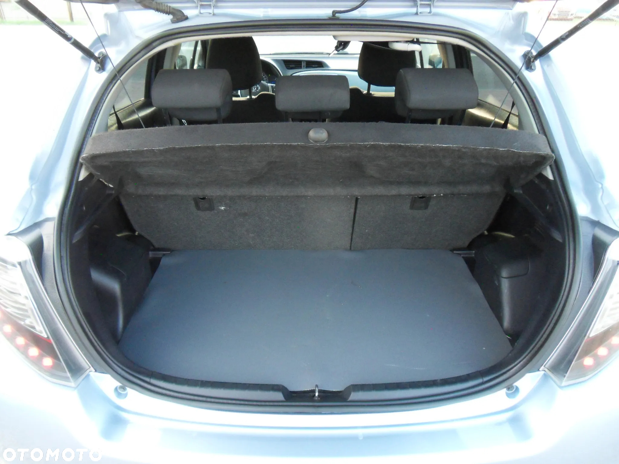 Toyota Yaris Hybrid 100 Premium - 10