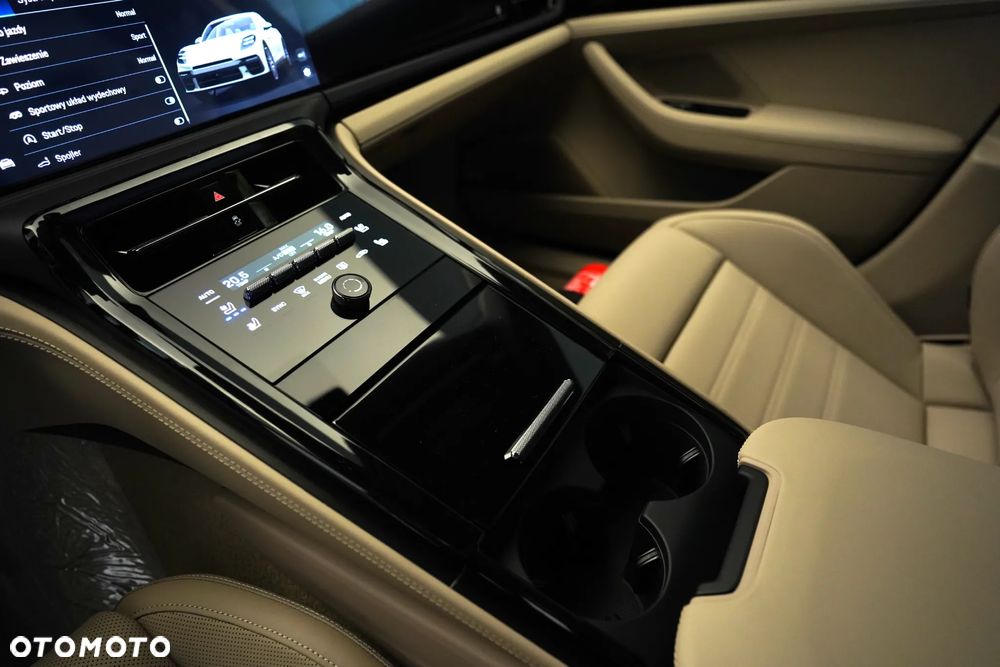 Porsche Panamera - 25