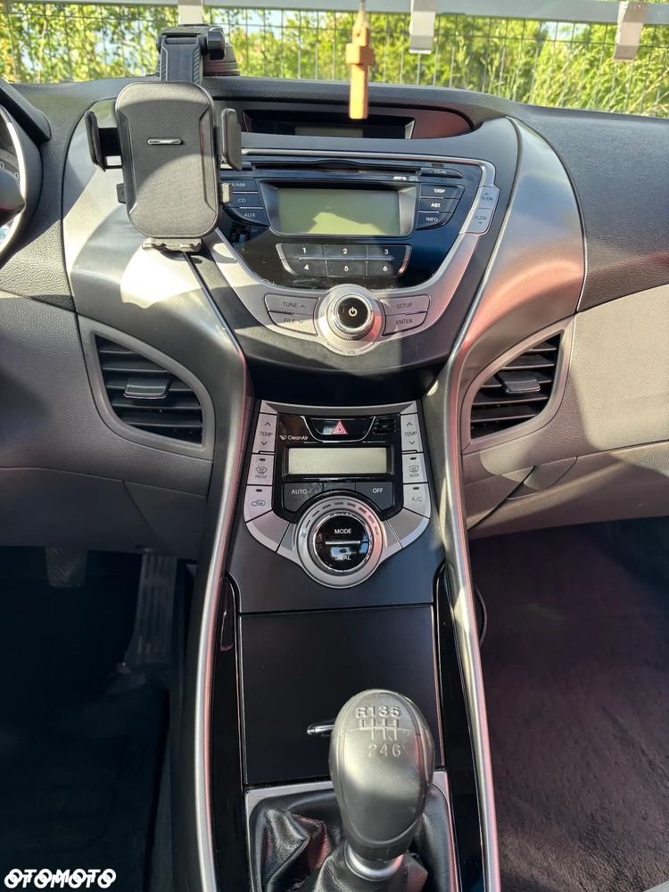 Hyundai Elantra 2012 photo 4