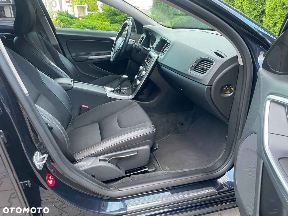 Volvo V60 D3 Momentum - 17