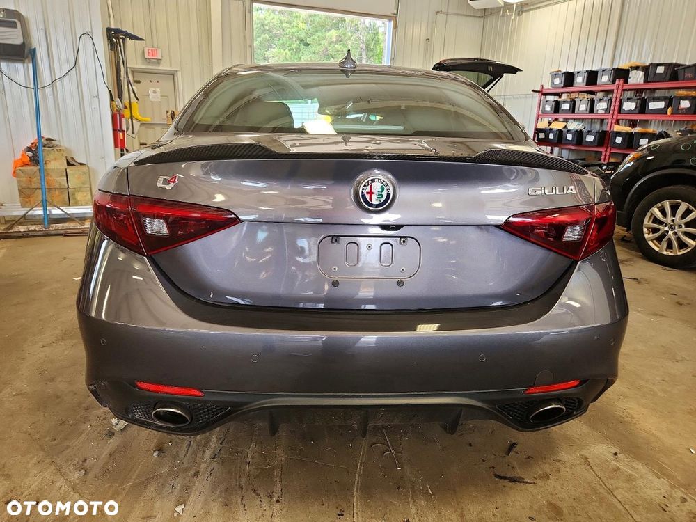 Alfa Romeo Giulia 2.0 Turbo 16V AT8-Q4 Ti - 6