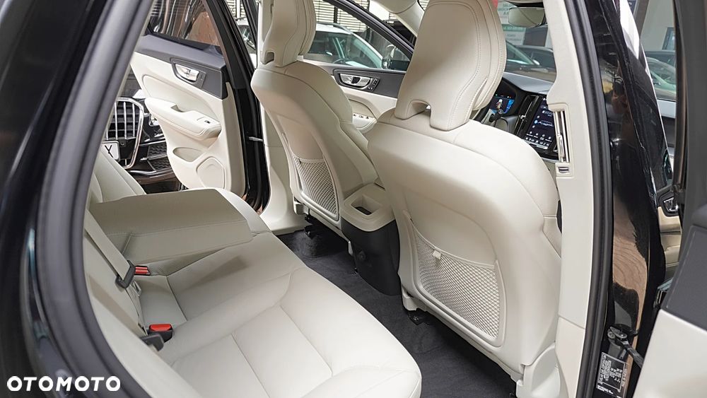 Volvo XC 60 B4 D AWD Momentum - 16