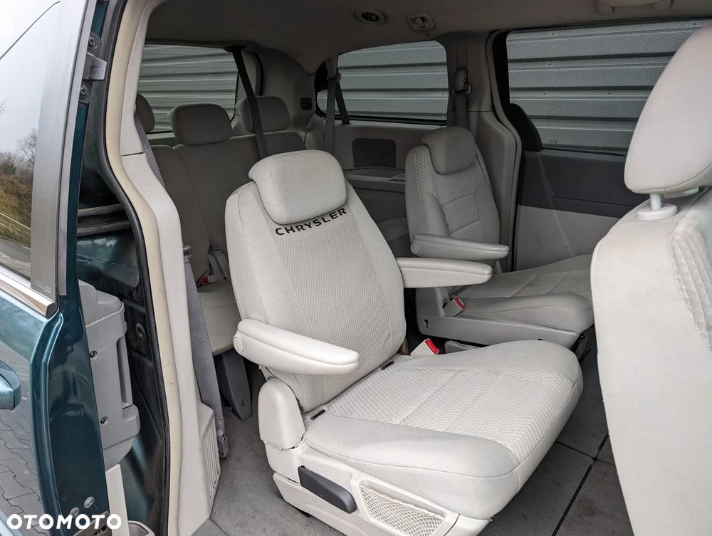 Chrysler Town & Country 3.3 LX - 9