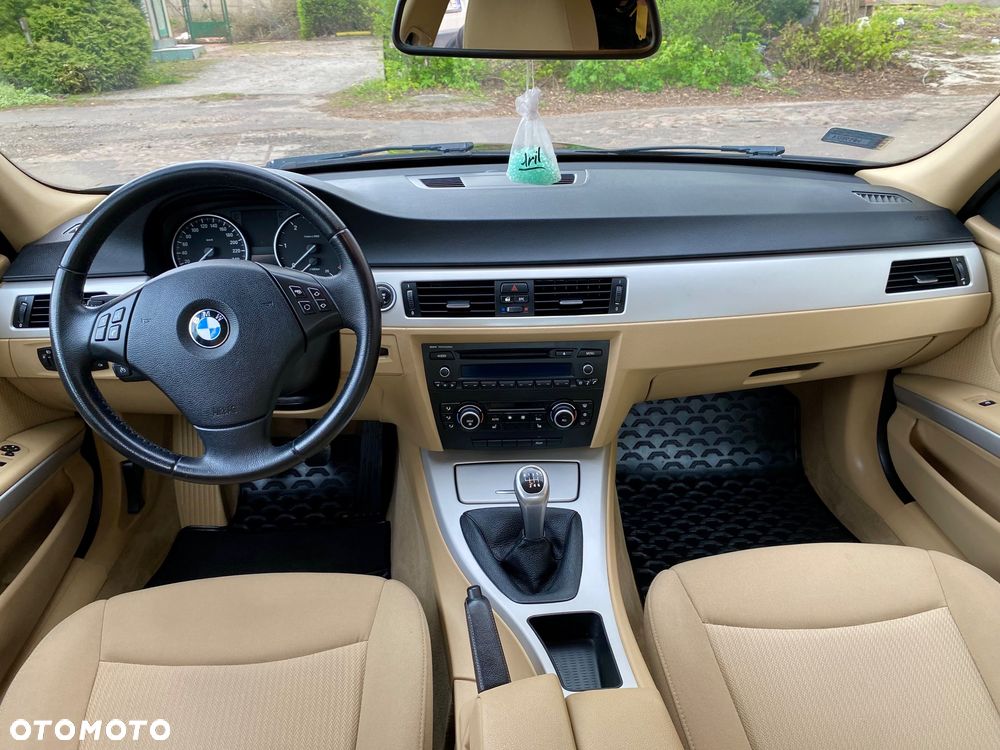 BMW Seria 3 320d - 29