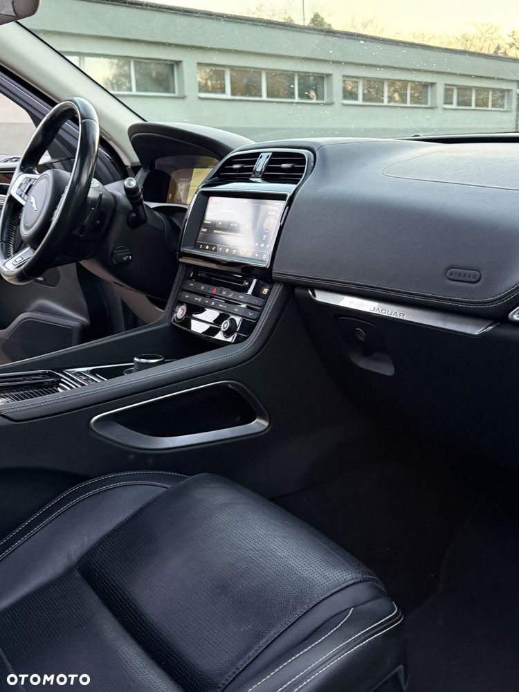 Jaguar F-Pace - 27