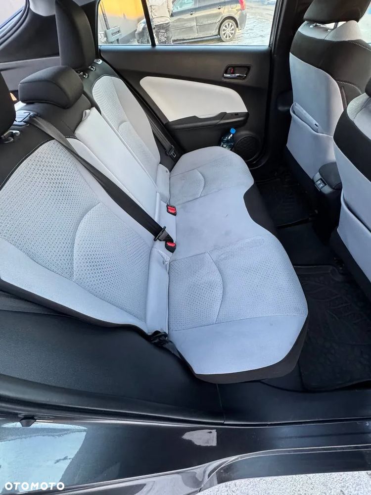 Toyota Prius ver-1-8-hybrid-executive - 8