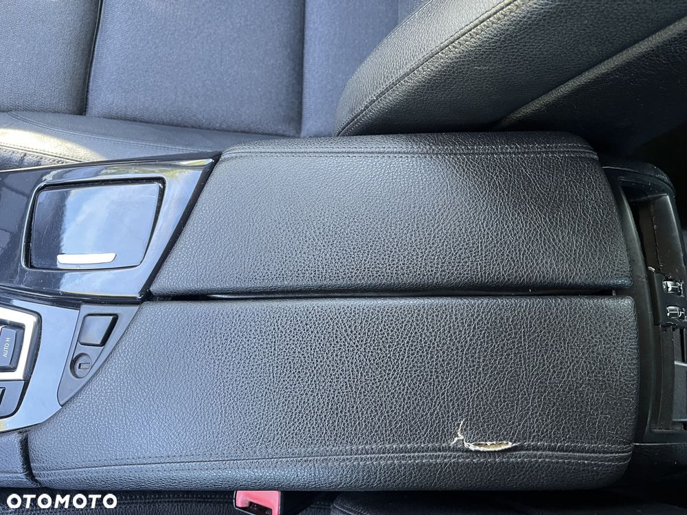 BMW Seria 5 523i - 25