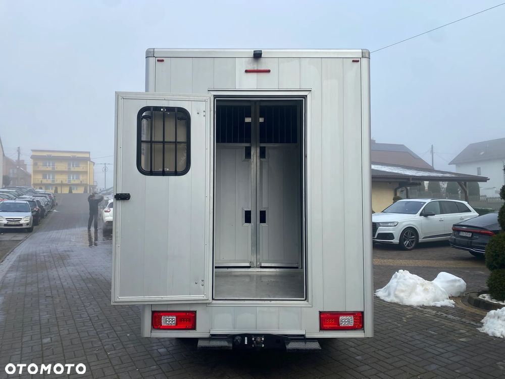 Mercedes-Benz SPRINTER - 13