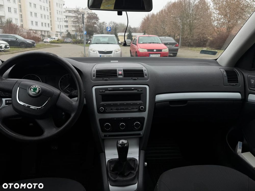 Skoda Octavia 1.6 Ambiente - 16