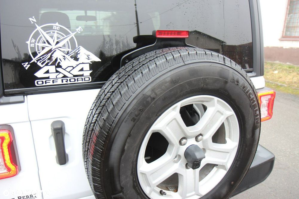 Jeep Wrangler - 12