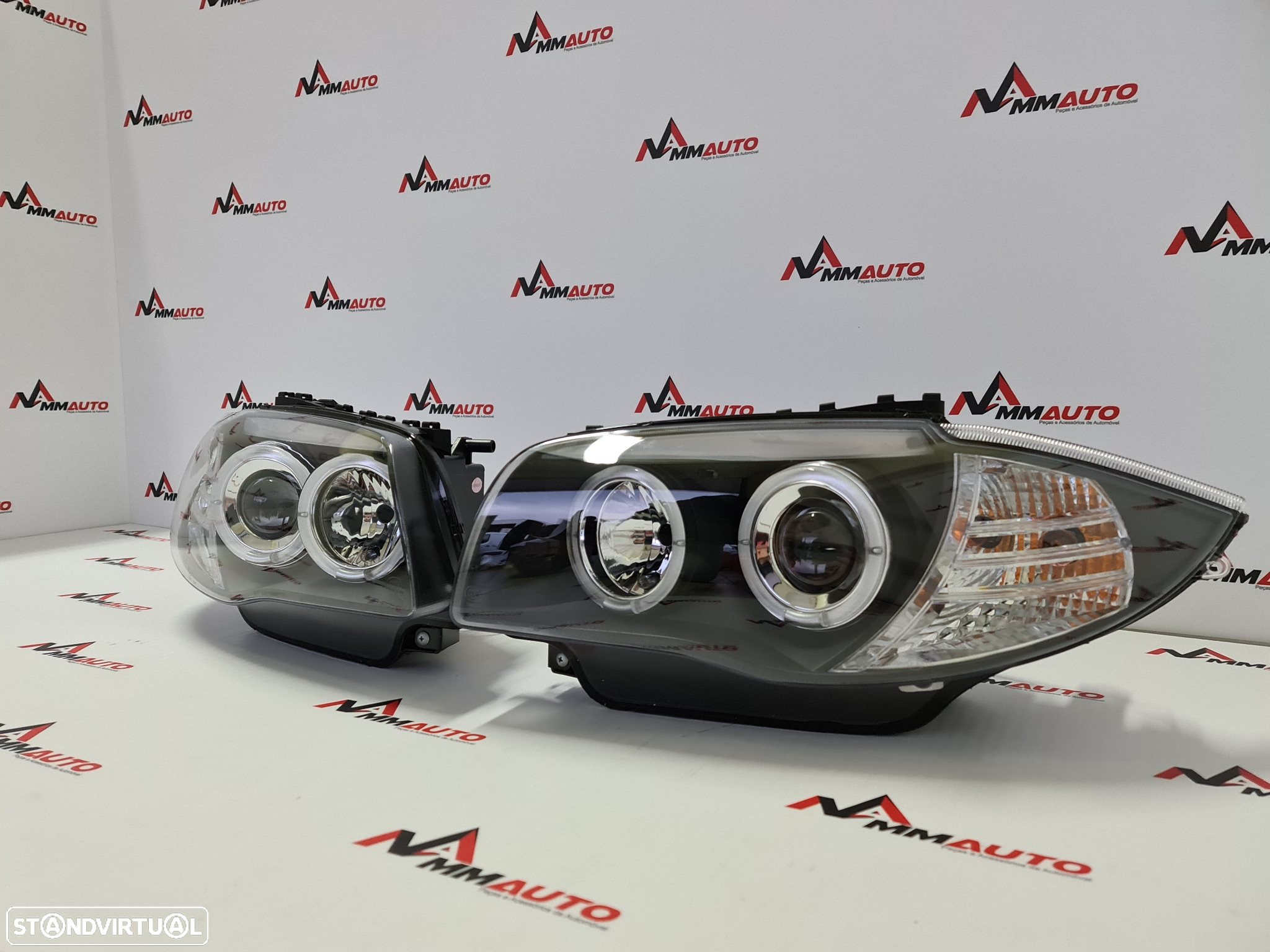 Faróis Angel Eyes CCFL BMW Série E81 E82 E87 E88 Fundo Preto - 3