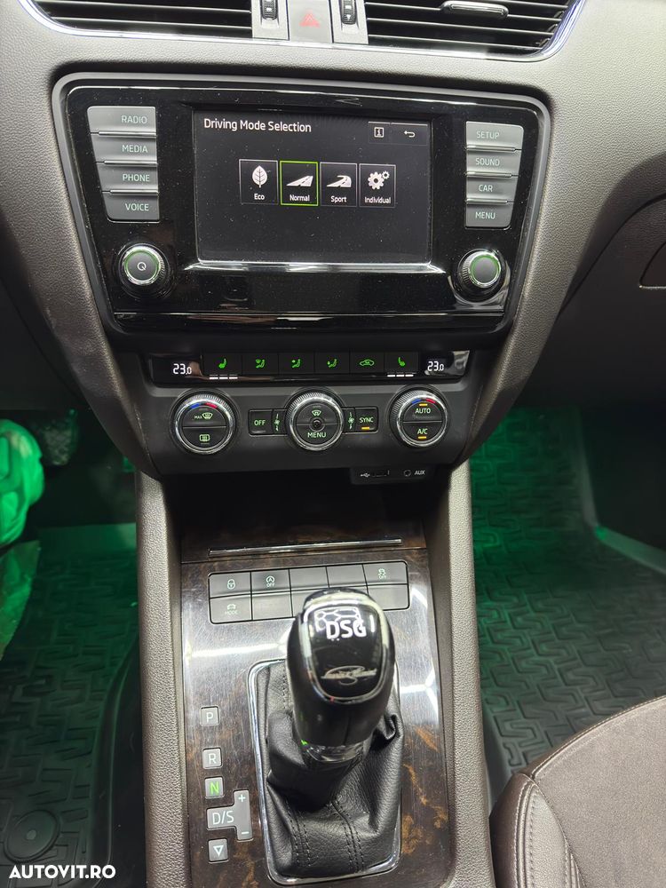 Skoda Octavia Combi Diesel 2.0 TDI 4X4 DSG Laurin&Klement - 10