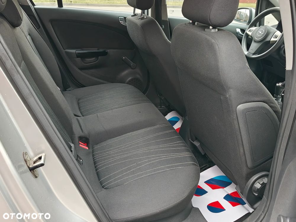 Opel Corsa 1.2 16V Cosmo - 9