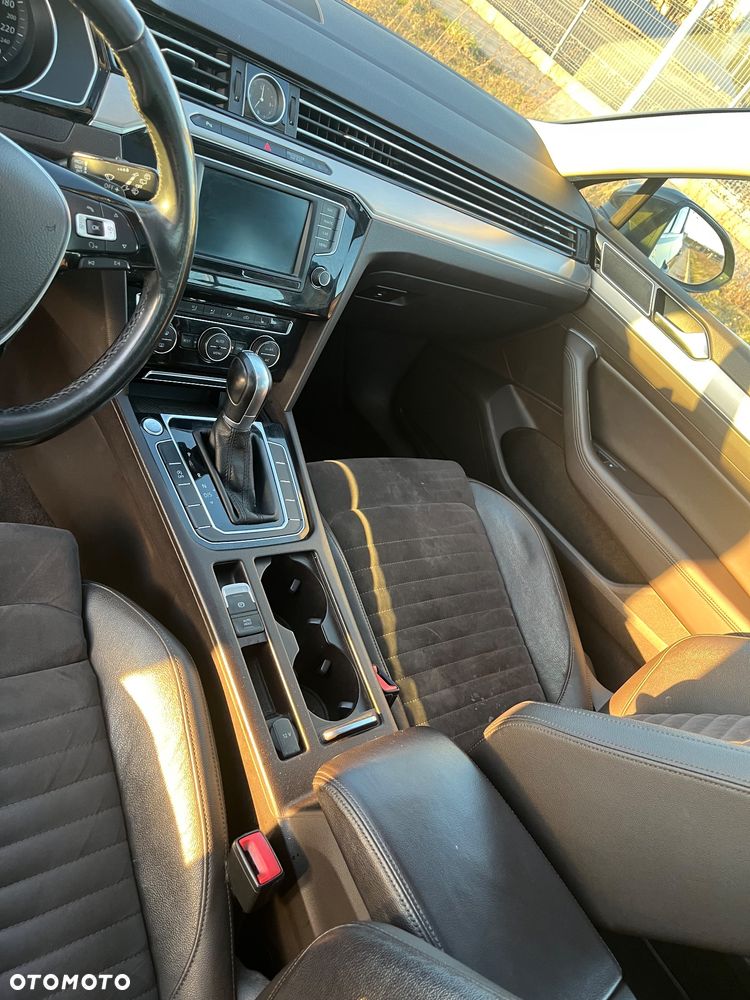 Volkswagen Passat - 12