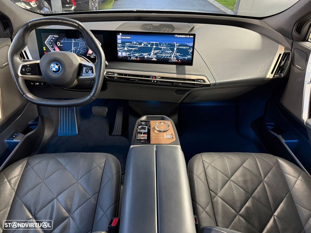 BMW iX xDrive 40 Pack Desportivo - 27