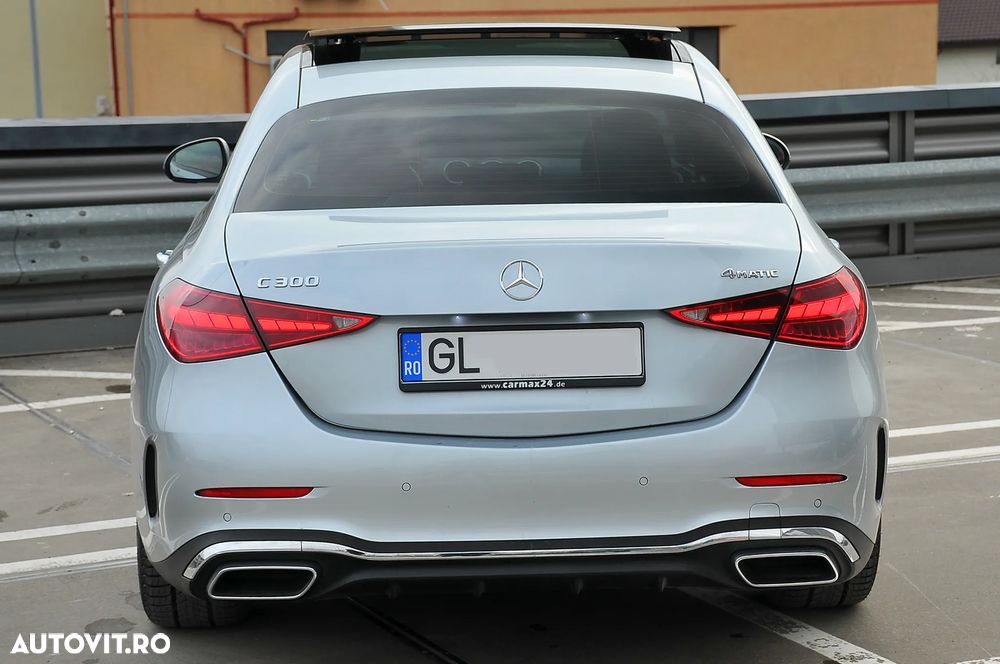 Mercedes-Benz C 300 4MATIC 9G-TRONIC AMG Line - 9