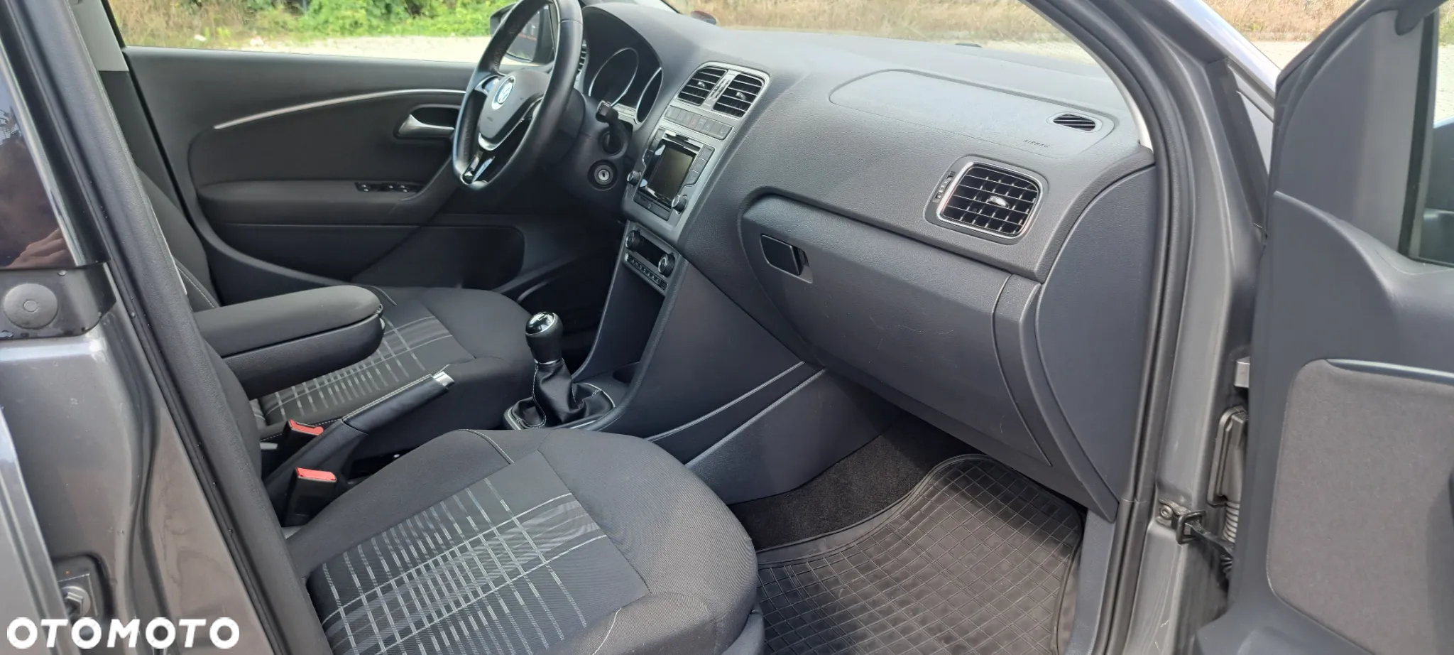 Volkswagen Polo 1.2 TSI Blue Motion Technology Lounge - 27