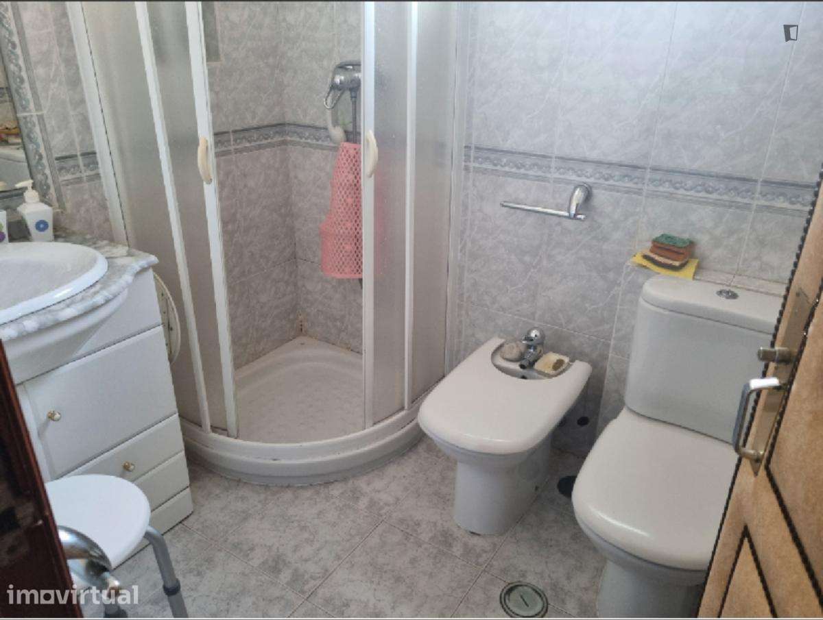 Quarto - localizado em Xabregas Lisbon - Grande imagem: 2/9