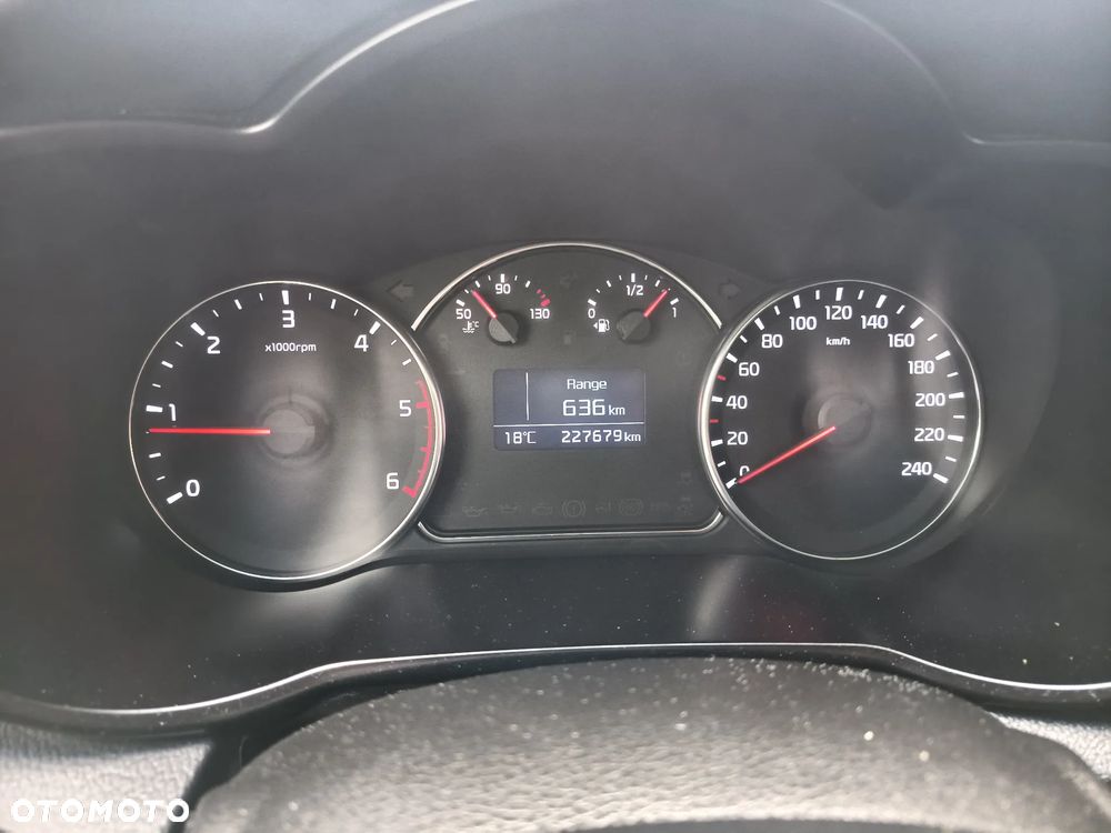 Kia Carens 1.7 CRDi 141 Dream Team Edition - 19