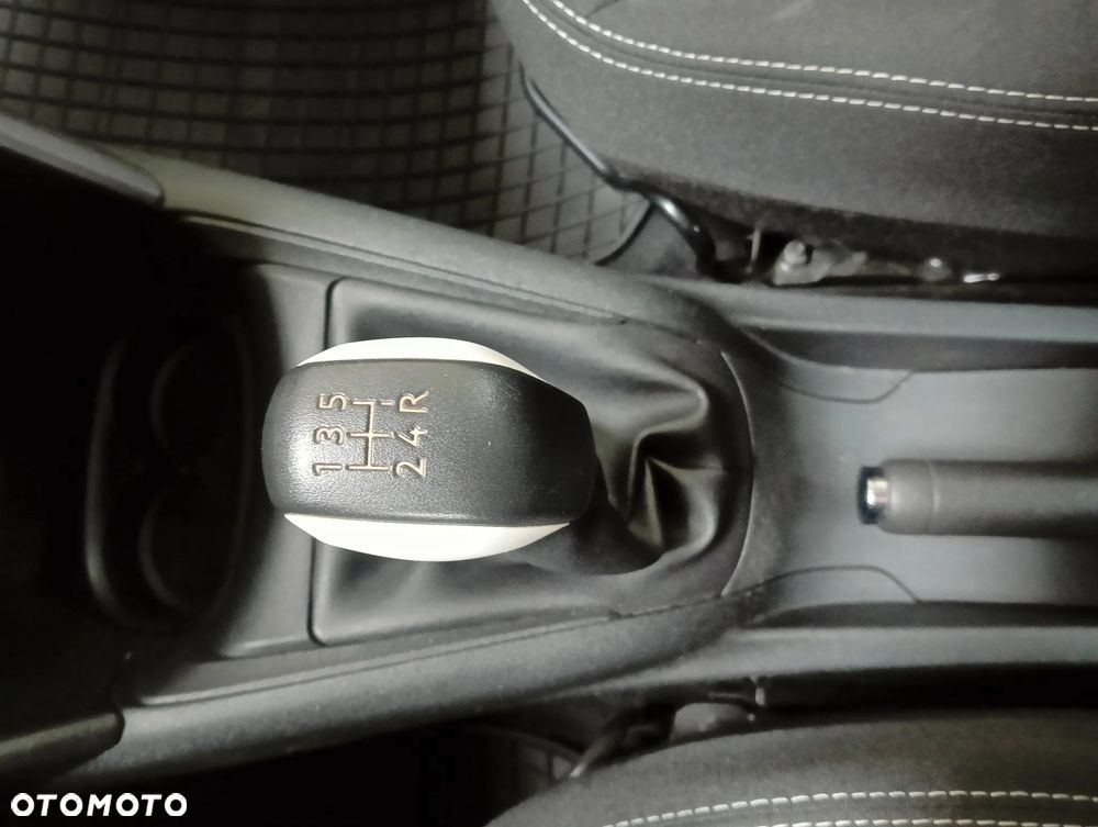 Peugeot 208 - 27