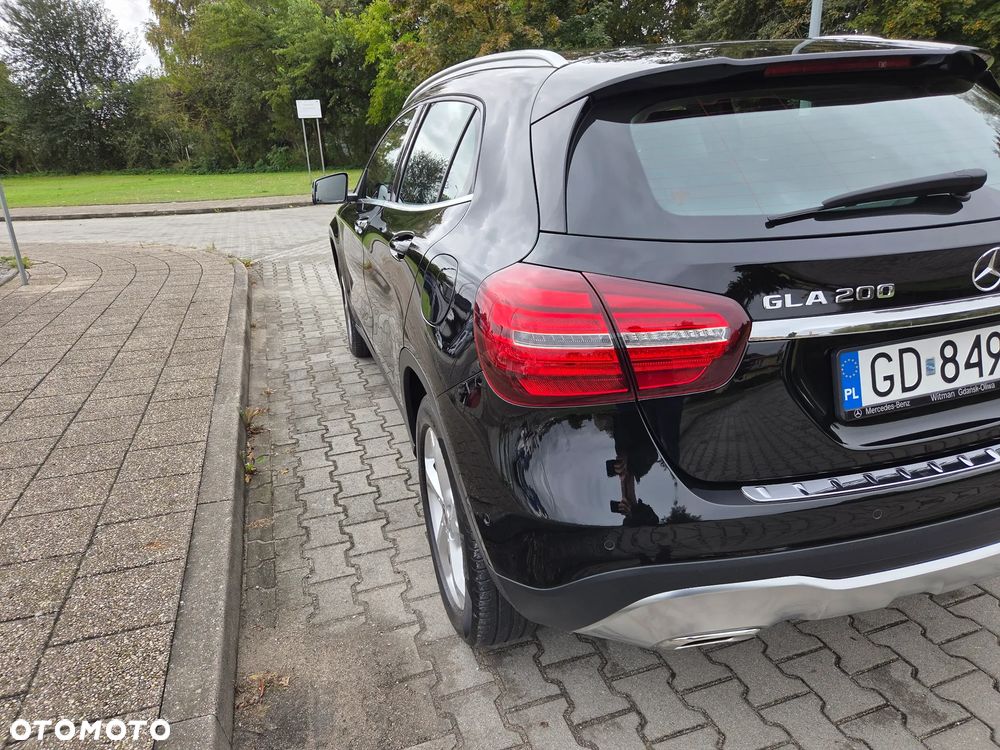 Mercedes-Benz GLA 200 7G-DCT Urban - 10
