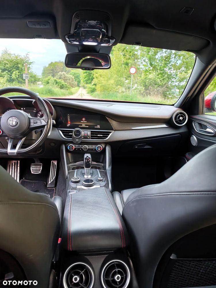Alfa Romeo Giulia 2.9 V6 Bi-Turbo AT8 Quadrifoglio - 25