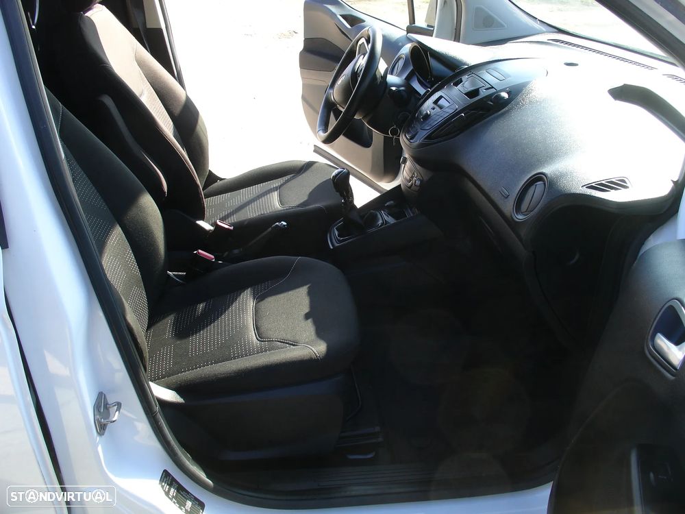 Ford transit courier - 15