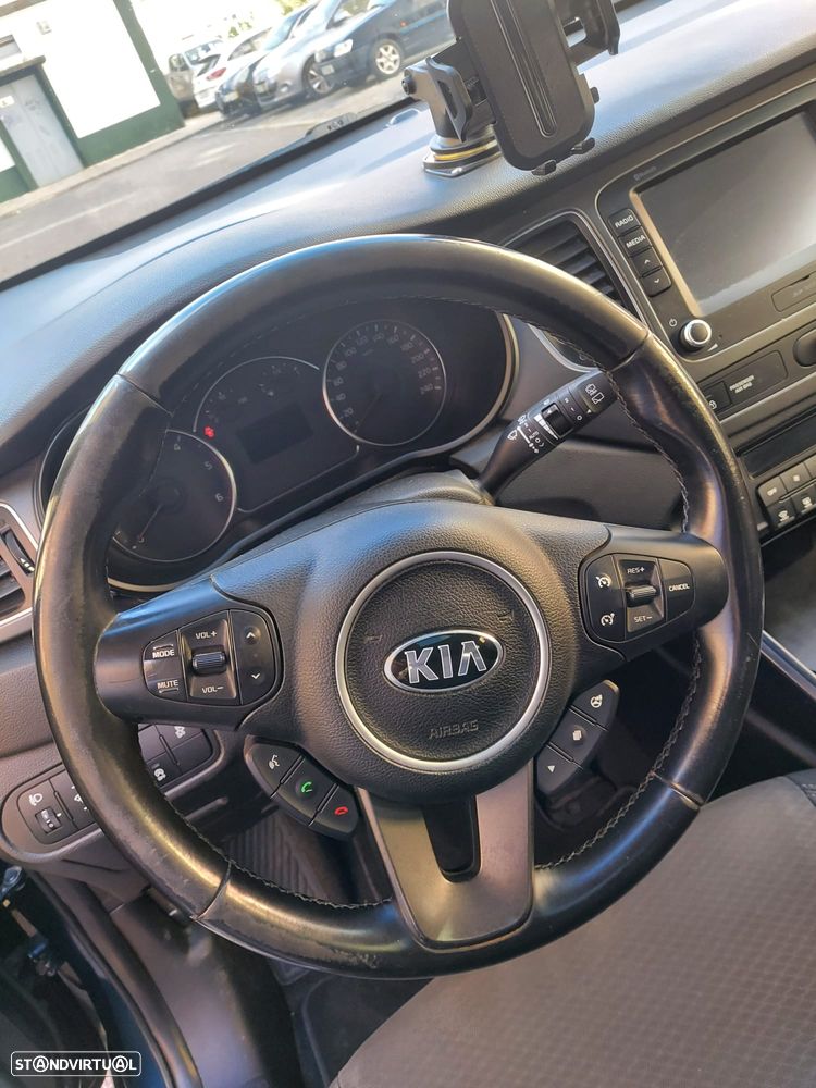 Kia Carens - 5