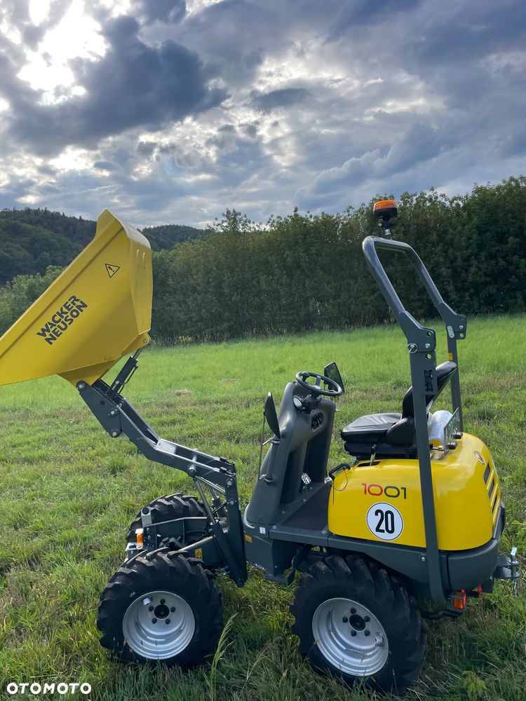 Wacker Neuson D01 1001 Nowe Wozidło Budowlane Rolnicze 4x4. Ładowność 1 tona. Wysokie podnoszenie+KIPER Wysoki! Maszyna sprowadzona z Norwegii. Jest to nowa maszyna przebieg 4.4 mtg.  Kupione w Norweskim salonie z Ekspozycji sklepowej! Stało tylko na pokaz! Silnik Yanmar 3cyl. Potężna moc a maszyna bardzo mała i zwinna. Szybka wolna jazda. Oświetlenie rozbudowane. Wielka Okazja! Jazda Rewers. Hydrostatic! Wielka Okazja - 29