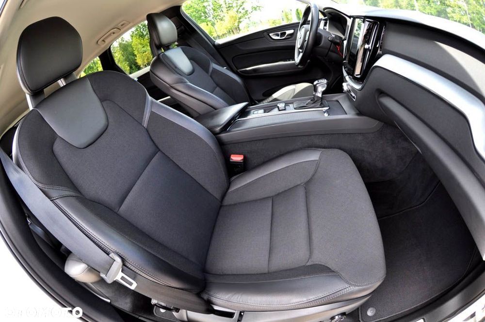 Volvo XC 60 D4 AWD Geartronic Momentum - 12