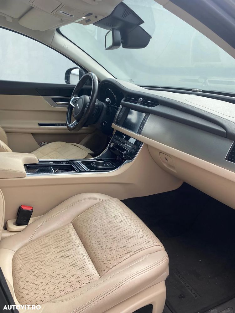 Jaguar XF 20d RWD E-Performance Prestige - 6