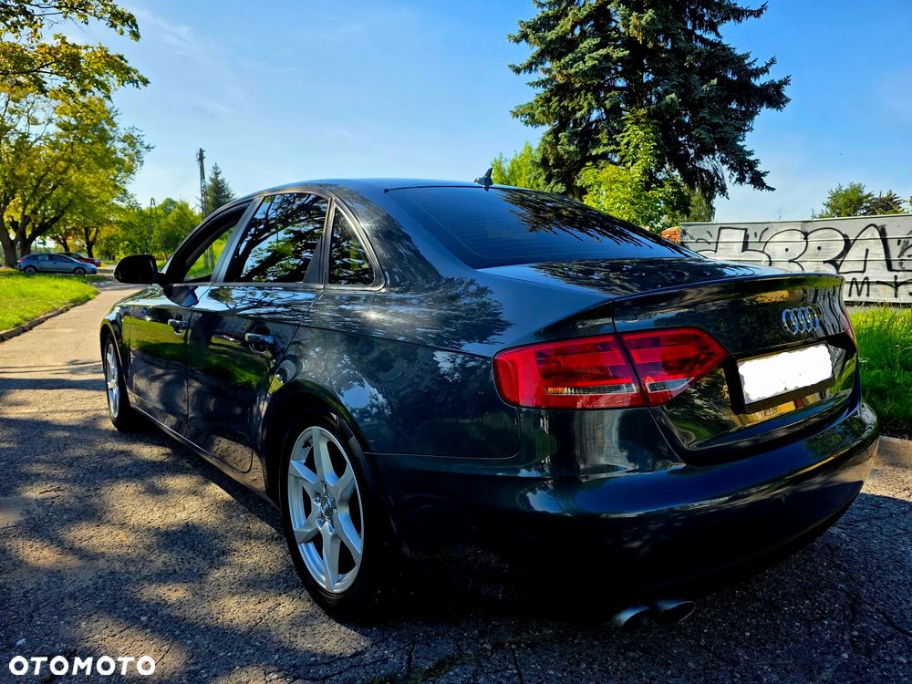 Audi A4 Limousine - 4