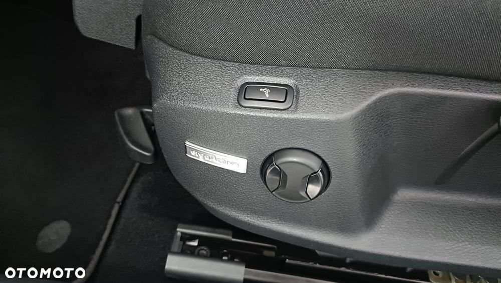 Volkswagen Golf 1.6 TDI BlueMotion Technology Trendline - 38