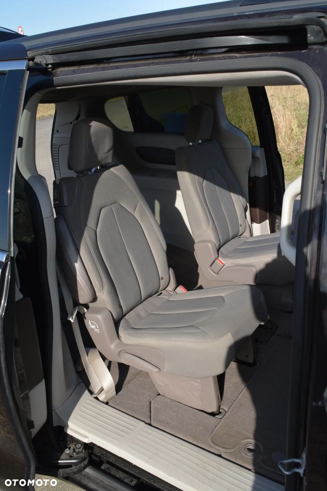 Chrysler Pacifica - 31