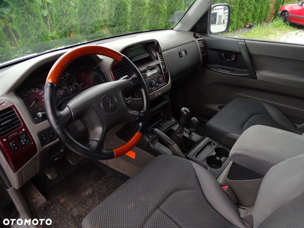 Mitsubishi Pajero - 6